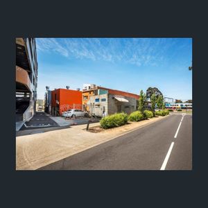 Dual-purpose property - Photo 2