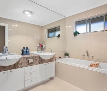 Spacious Family Home in Prime Keilor East Location - Photo 6