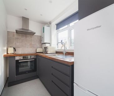 2 Bed Flat, Llanvanor Road, NW2 - Photo 6