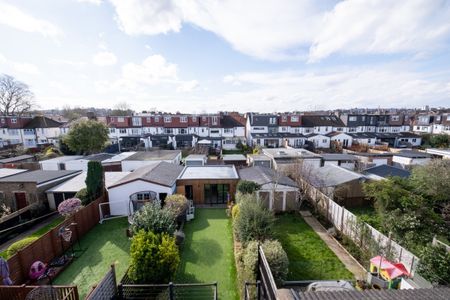 4 bedroom terraced house to rent - Photo 2