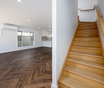 MODERN, NEW AND FULLY FURNISHED! - Photo 2