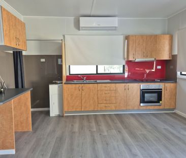 Fully Renovated 1-Bedroom Flat – Just 200m from the Beach! - Photo 1