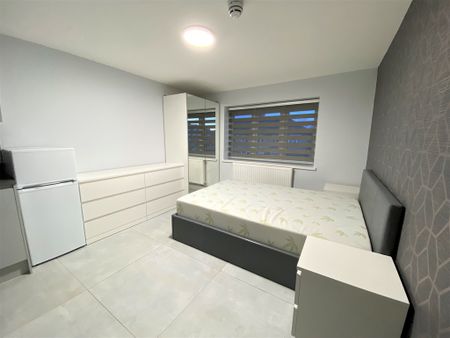 Chaplin Road, Wembley - Photo 2