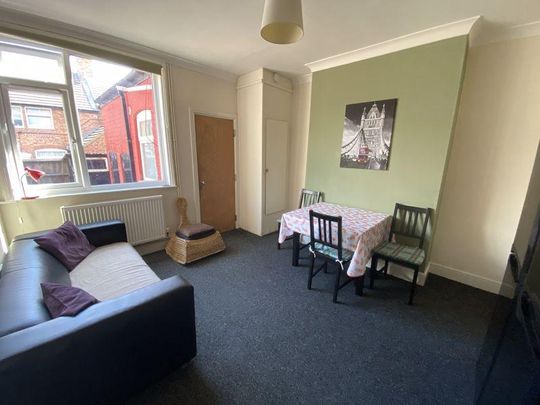 1 bedroom in a house share to rent - Photo 1