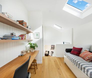 Classic Beauty Meets Architecture and Contemporary Style - Photo 4