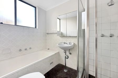 Beautiful Bright 2 Bedroom Apartment - Photo 5