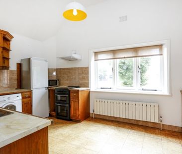 3 bedroom flat to rent - Photo 6