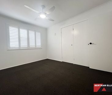 Spacious townhouse adjoining parkland! - Photo 2