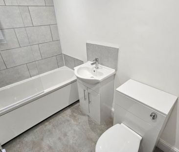 2 bed Terraced - To Let - Photo 5