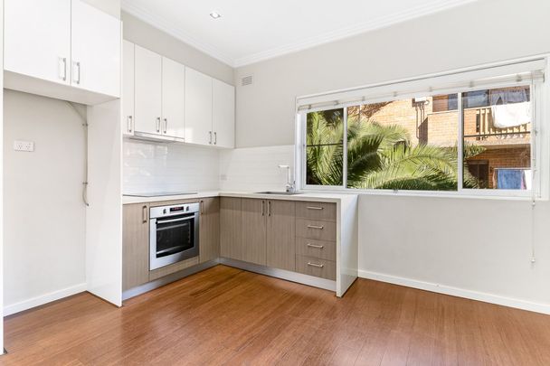 Stylish One-Bedroom Unit in Prime Coastal Location - Photo 1