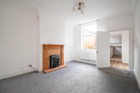 3 bedroom end of terrace house to rent - Photo 3