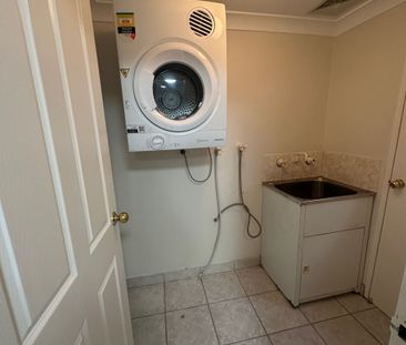 Modern two bedroom plus study townhouse - Photo 1