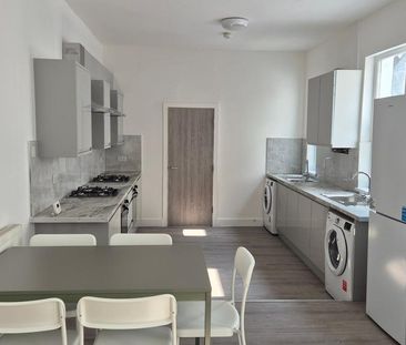 6 bedroom terraced house to rent - Photo 1