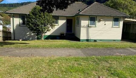 3 Bedrooms - Central Tawa - Photo 3