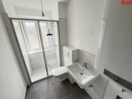 Neu sanierte, 2-Zimmerwohnung mit Balkon und Ausblick ins Grüne! - Photo 1
