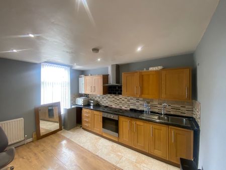 1 Bed Flat, Moscow Drive, L13 - Photo 3