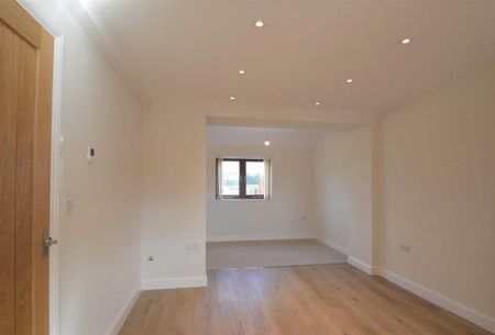 2 bedroom barn conversion to rent - Photo 2