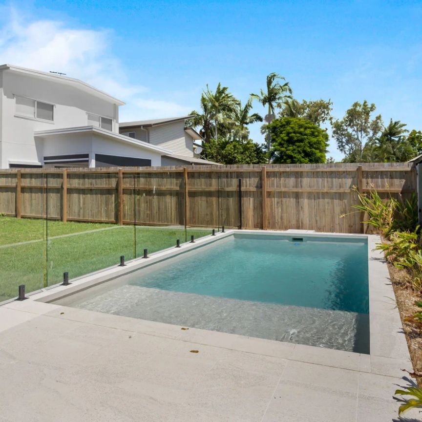 Near new 4-Bedroom Home with Pool & Luxury Features. Contact Julie Sykes 0438 050 110 The weekly rent will increase to $975 on 21.03.2025 - Photo 1