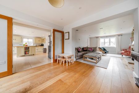 5 bedroom detached house to rent - Photo 2