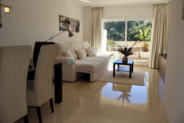 Penthouse for rent in Elviria, Marbella East - Photo 1