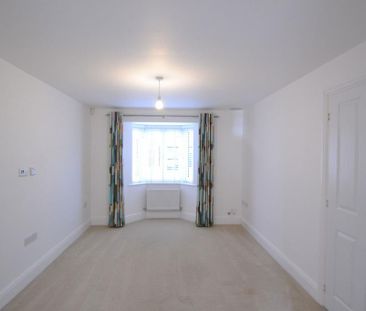 4 bedroom detached house to rent - Photo 2