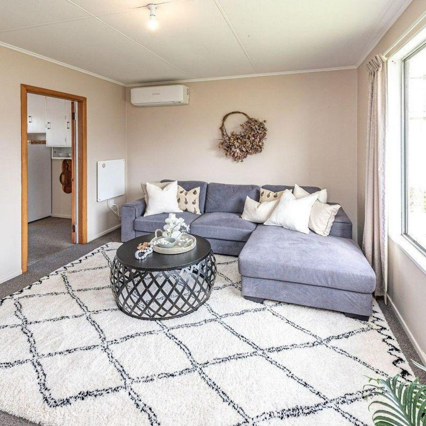 Tidy two bedroom unit - Photo 1