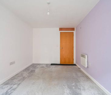 2 bedroom mews to rent - Photo 6