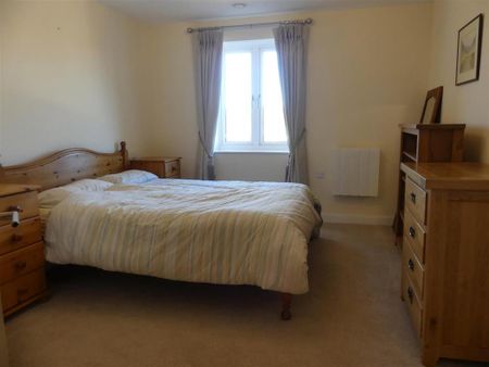 2 bedroom retirement property to rent - Photo 4