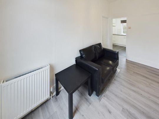 1 bedroom ground floor flat to rent - Photo 1