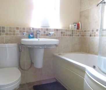 3 bedroom detached house to rent - Photo 5
