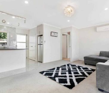 Modern 3 brm with 2 bathrooms - Photo 1