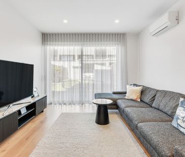 STYLISH COASTAL LIVING JUST 200M FROM THE BEACH - Photo 4