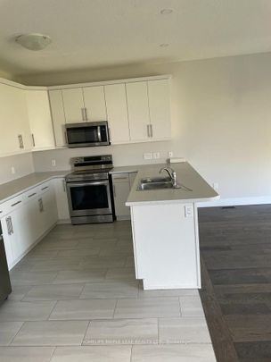 For Lease - 2011 Evans Boulevard, London South, Ontario - Photo 1