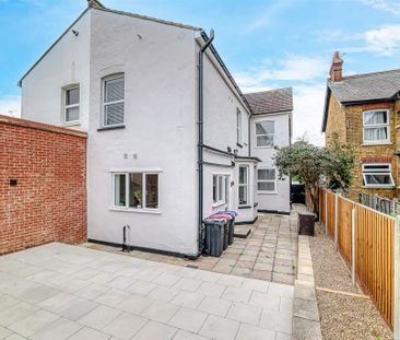 1 bedroom in a house share to rent - Photo 3