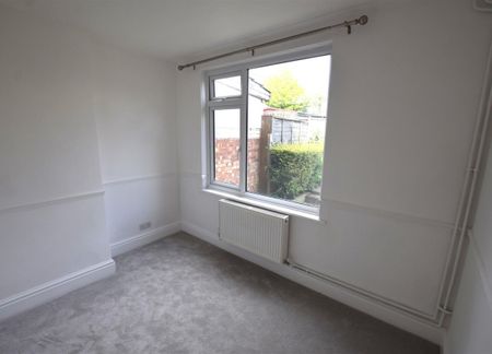 3 bedroom house - end terrace to rent - Photo 3