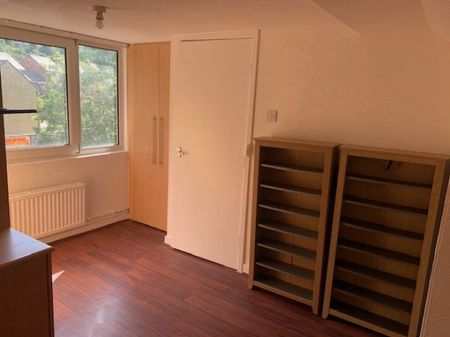 2 bed Terraced - To Let - Photo 4