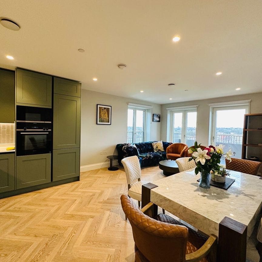 2 Bed Flat, Explore Way, NW7 - Photo 1