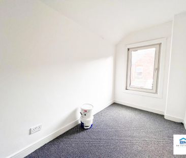 3 Bedroom Terraced - Photo 3