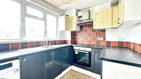 5 bedroom house to rent Brendon Avenue, Luton, Bedfordshire, LU2 - Photo 3