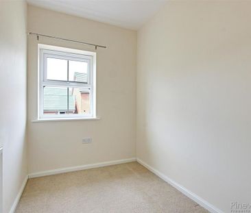 3 bedroom semi-detached house to rent - Photo 4