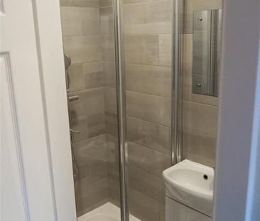 1 bedroom in a house share to rent - Photo 6