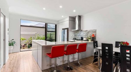 Modern 3BR Townhouse | Walk to Train, Bus & Shops - Photo 5