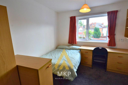 4 bedroom flat to rent - Photo 4