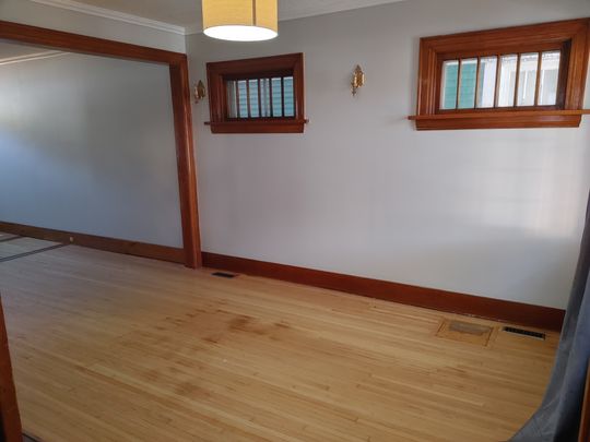 1937 TORONTO 3 BEDROOMS - Photo 1