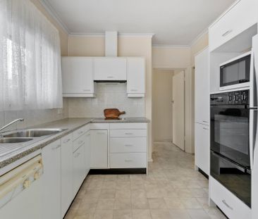Family Home with Valley Views * 4 Month Lease* - Photo 3