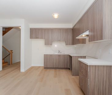 For Lease - 16 Ravenscraig Place, Innisfil, Ontario - Photo 2