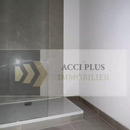 Location Appartement 2 pièces 45m² NIMES 30000 - Photo 3