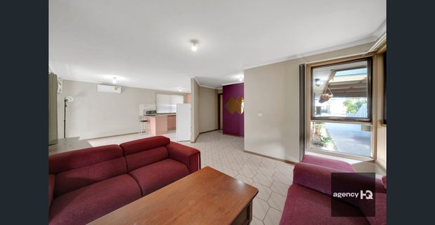 Stunning Family Home in Altona Meadows! - Photo 1