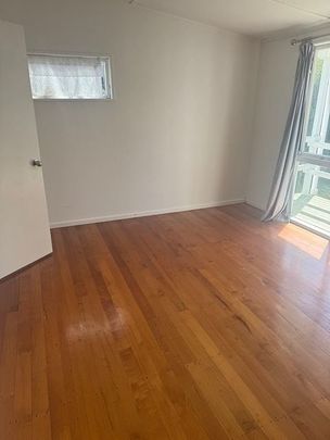 Charming 1BR Flat w/ Deck & Garden! - Photo 1