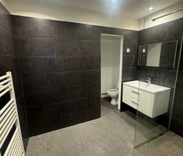 Location Appartement 4 pièces 75m² MARSEILLE 11ème - Photo 4